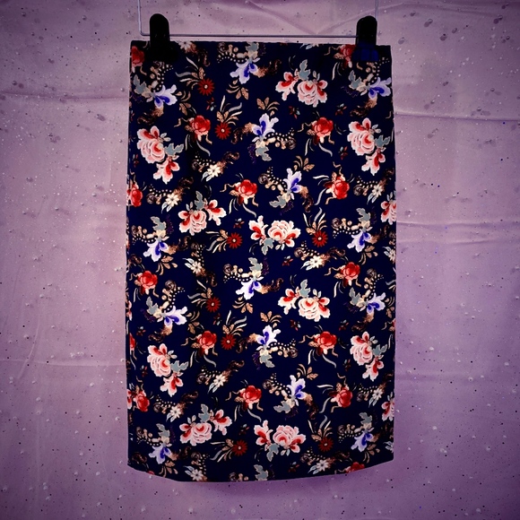 Philosophy Floral Print Pencil Skirt NWT - Picture 2 of 8